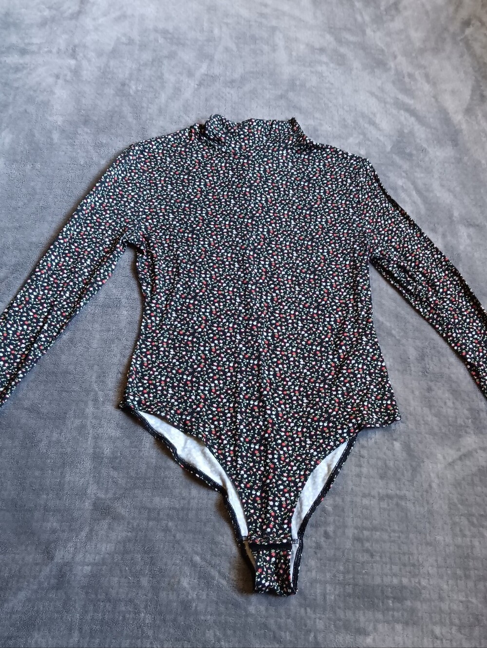 Levis Black Floral Long Sleeve Floral One Piece Bodysuit Size Small, Mock Neck